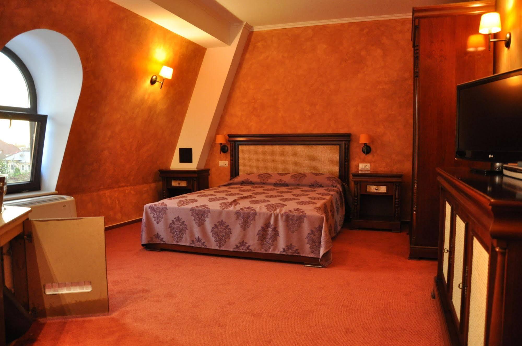 Vigo Grand Hotel Ploieşti Exterior foto